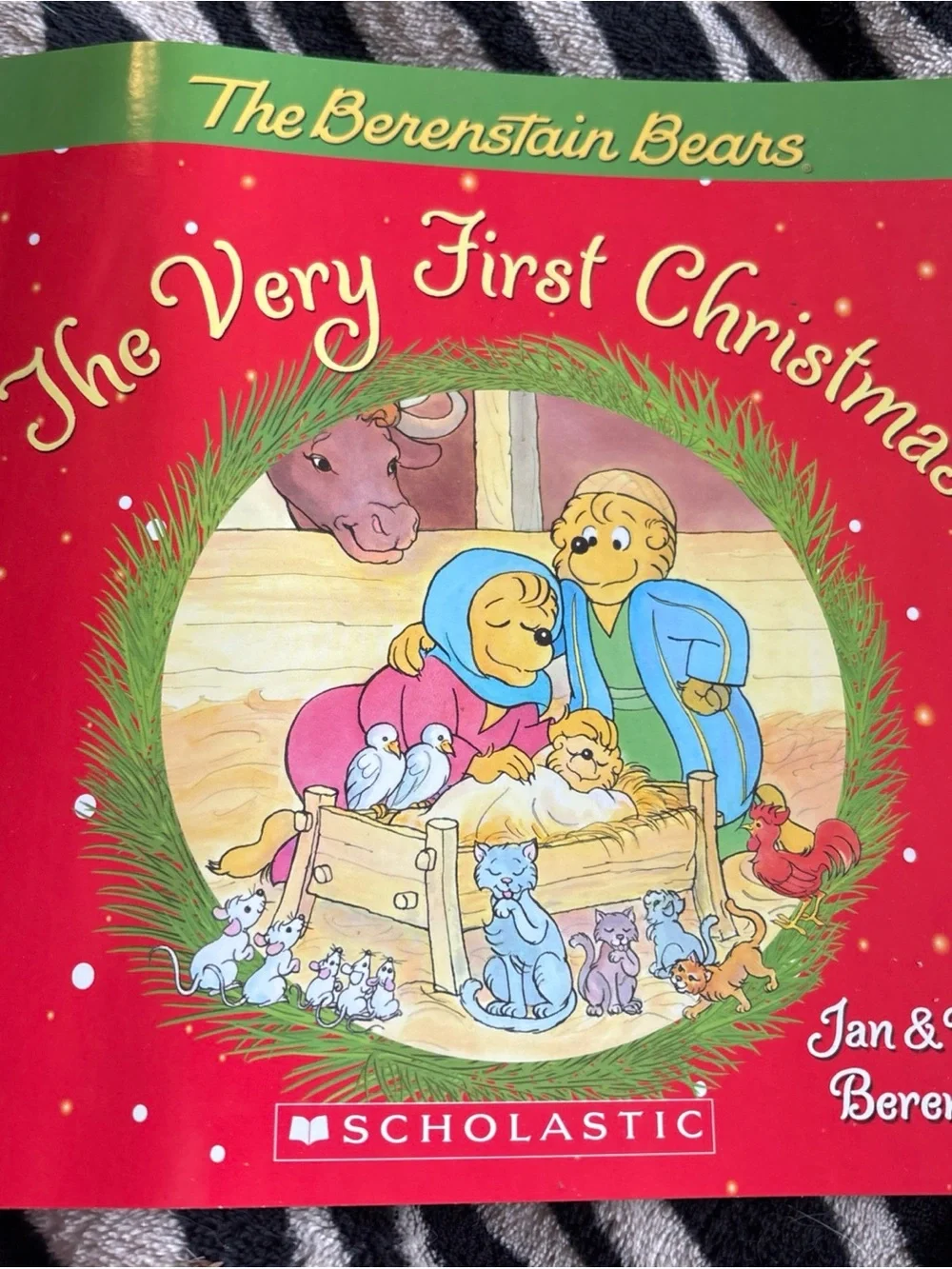 Scholastic The Berenstain Bears Very First Christmas - Red, Green, Blue, Pink
